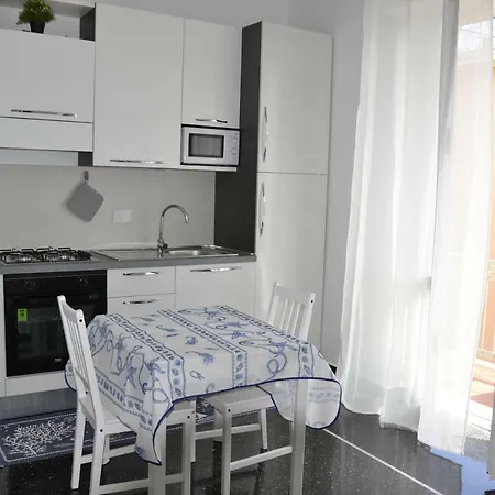 Il Nido Di Quarto Con Park Auto Macchine Piccole Segmento B Génova Exterior foto