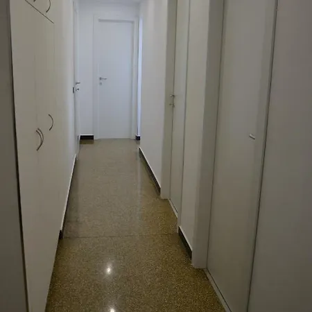 Il Nido Di Quarto Con Park Auto Macchine Piccole Segmento B Génova Exterior foto